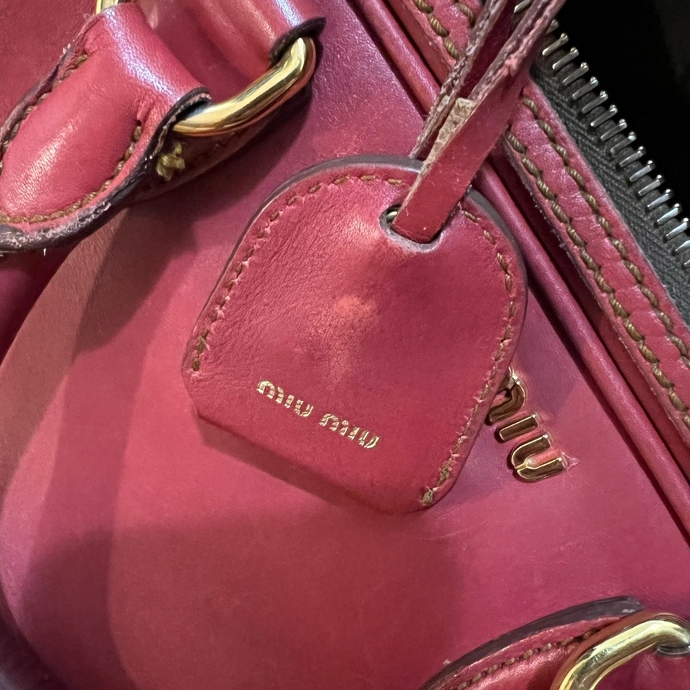 Miu Miu Red Leather Duffel Bag with Structured Design - Picture 11 of 13